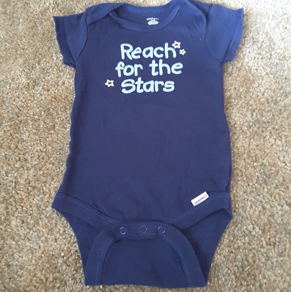 Gerber onesie blue reach for the Stars size 6-9 mo